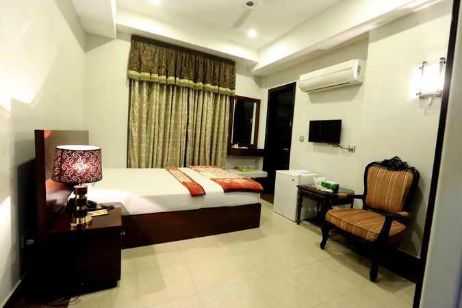 Hotel Multan Continental ภายนอก รูปภาพ