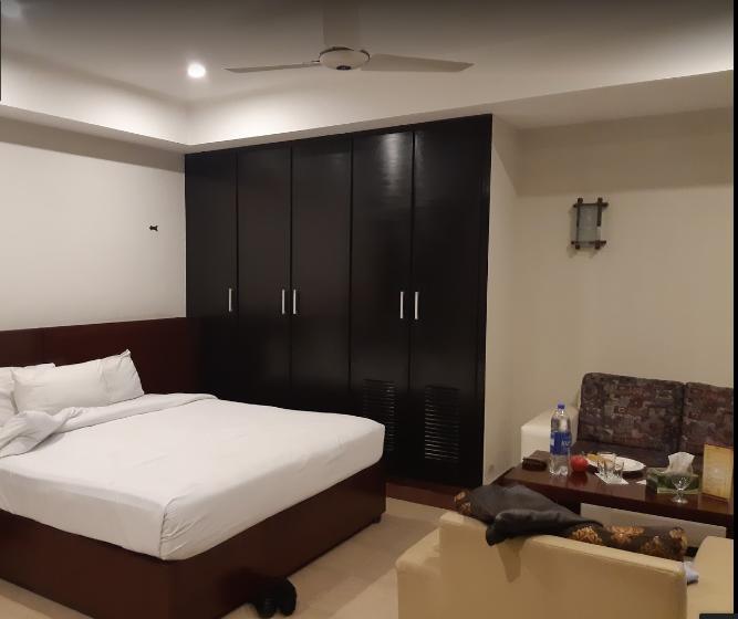 Hotel Multan Continental ภายนอก รูปภาพ