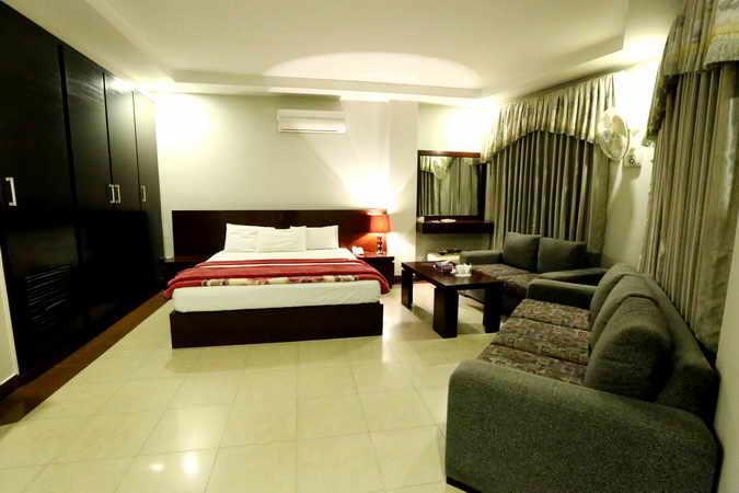 Hotel Multan Continental ภายนอก รูปภาพ